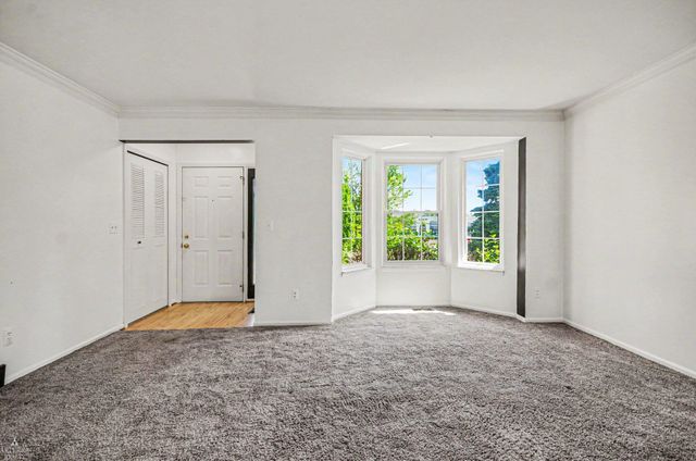 32 Meadow Wood Drive, Rochester Hills, MI 48307