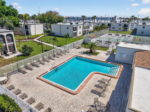 7701 STARKEY ROAD 602, Seminole, FL 33777