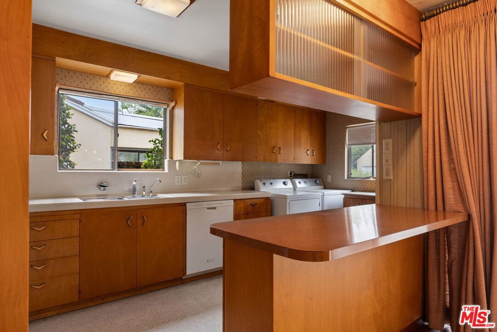 Image 16 of property listing at 6846 Wish Avenue, Van Nuys, CA 91406