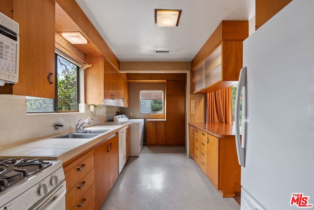 Image 17 of property listing at 6846 Wish Avenue, Van Nuys, CA 91406