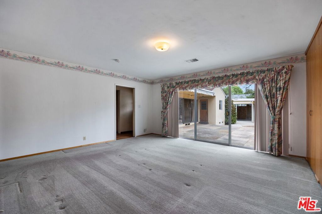 Image 22 of property listing at 6846 Wish Avenue, Van Nuys, CA 91406