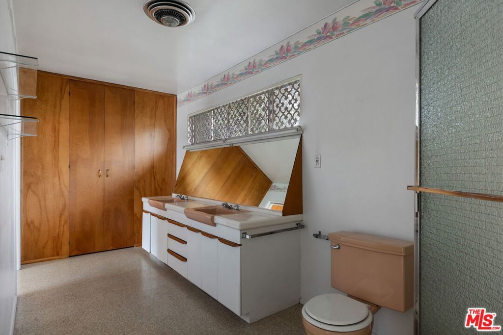 Image 24 of property listing at 6846 Wish Avenue, Van Nuys, CA 91406