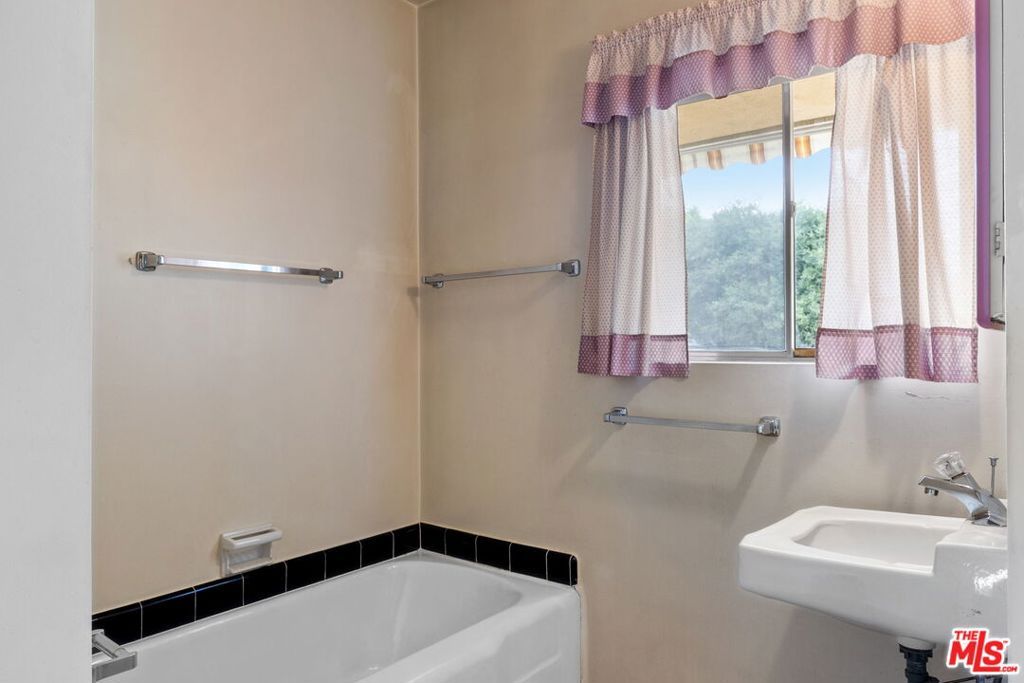 Image 29 of property listing at 6846 Wish Avenue, Van Nuys, CA 91406