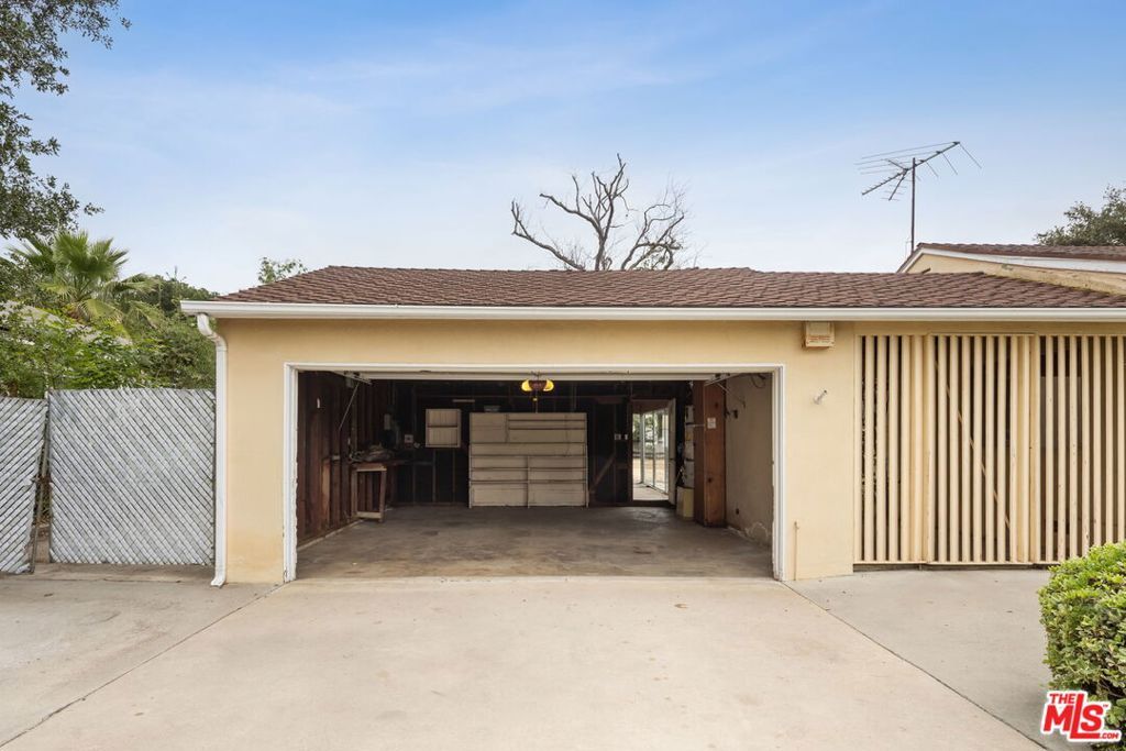 Image 38 of property listing at 6846 Wish Avenue, Van Nuys, CA 91406