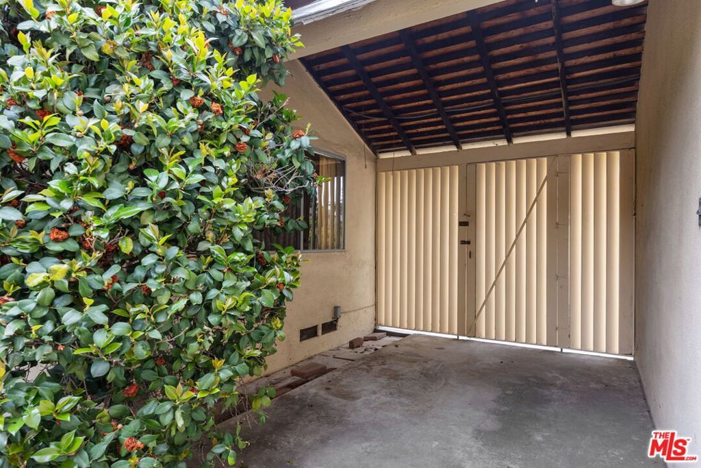 Image 40 of property listing at 6846 Wish Avenue, Van Nuys, CA 91406