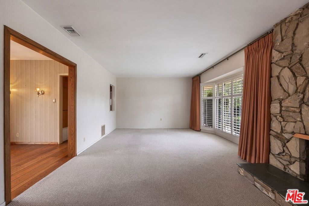 Image 7 of property listing at 6846 Wish Avenue, Van Nuys, CA 91406