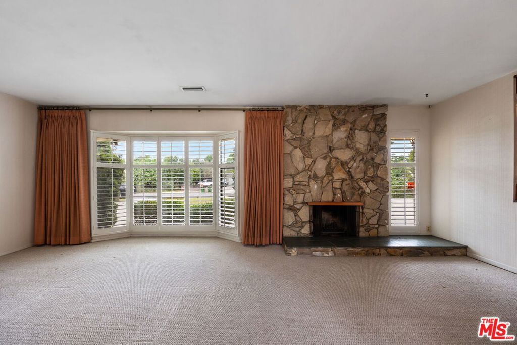 Image 8 of property listing at 6846 Wish Avenue, Van Nuys, CA 91406