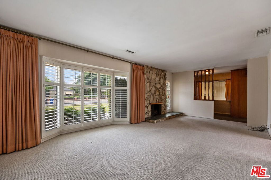 Image 9 of property listing at 6846 Wish Avenue, Van Nuys, CA 91406