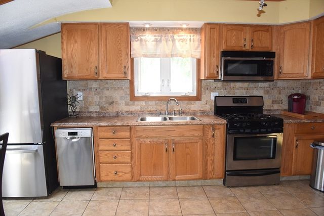 78 Munsey Ave, Swansea, MA 02777