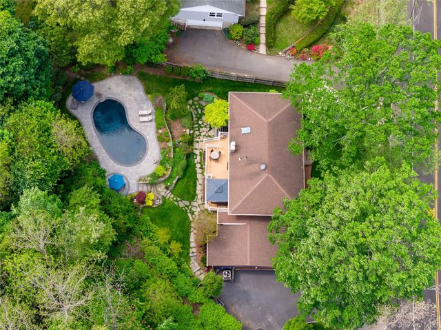 37 McKay Road, Huntington Station, NY 11746