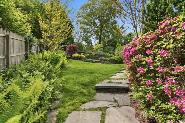 37 McKay Road, Huntington Station, NY 11746