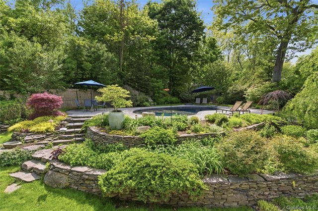 37 McKay Road, Huntington Station, NY 11746
