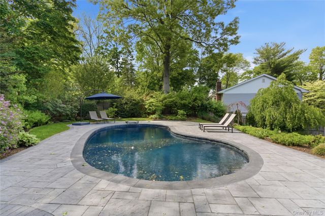 37 McKay Road, Huntington Station, NY 11746