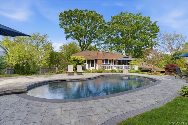 37 McKay Road, Huntington Station, NY 11746
