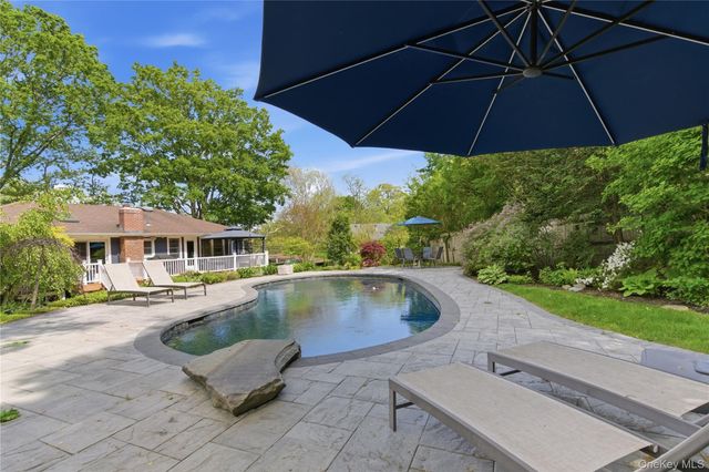 37 McKay Road, Huntington Station, NY 11746