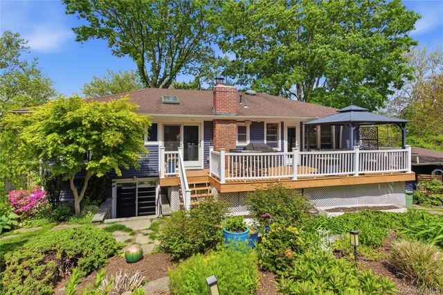 37 McKay Road, Huntington Station, NY 11746