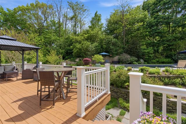 37 McKay Road, Huntington Station, NY 11746
