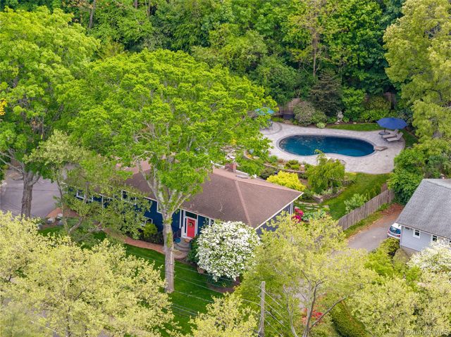 37 McKay Road, Huntington Station, NY 11746