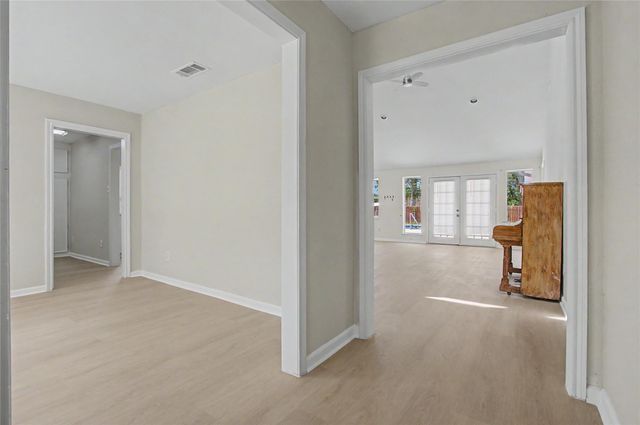 414 N Pecan Dr, Tomball, TX 77375