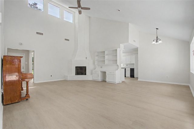414 N Pecan Dr, Tomball, TX 77375