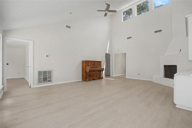 414 N Pecan Dr, Tomball, TX 77375