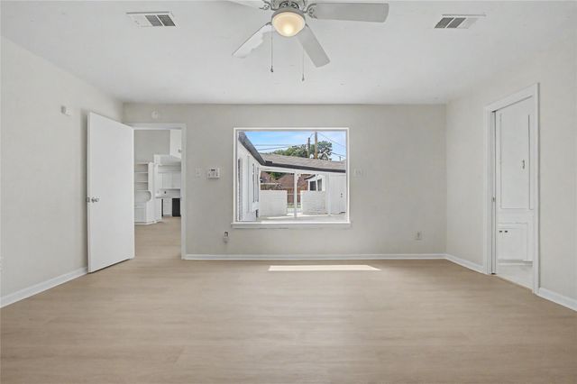 414 N Pecan Dr, Tomball, TX 77375