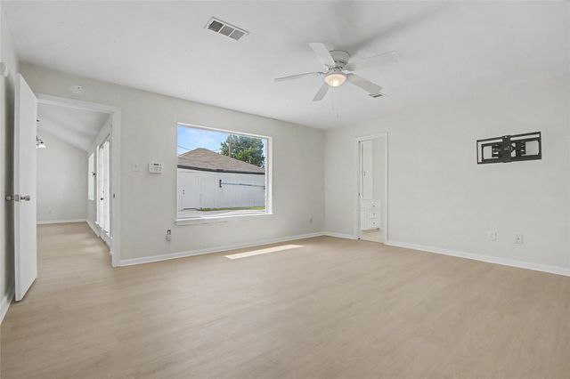 414 N Pecan Dr, Tomball, TX 77375