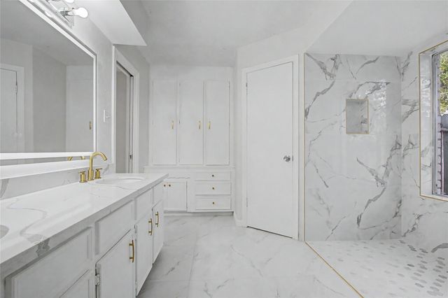 414 N Pecan Dr, Tomball, TX 77375