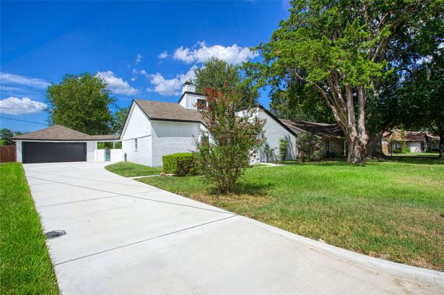 414 N Pecan Dr, Tomball, TX 77375