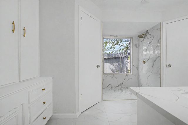 414 N Pecan Dr, Tomball, TX 77375