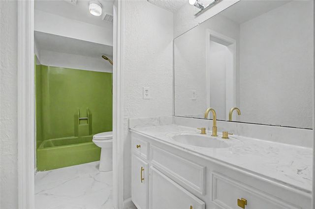 414 N Pecan Dr, Tomball, TX 77375