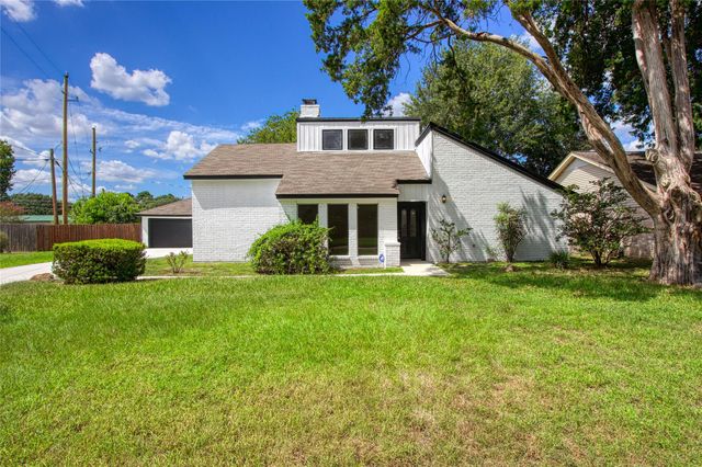 414 N Pecan Dr, Tomball, TX 77375