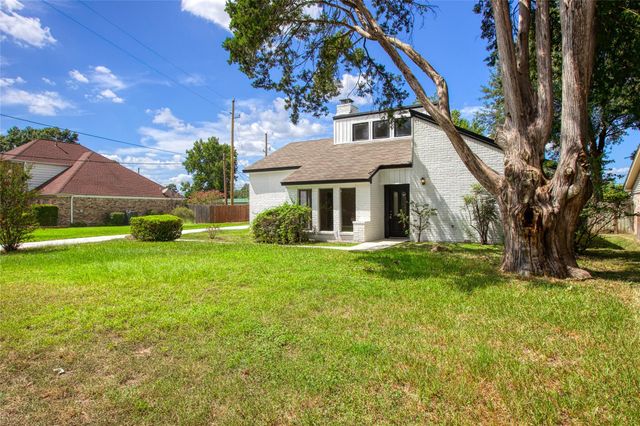 414 N Pecan Dr, Tomball, TX 77375