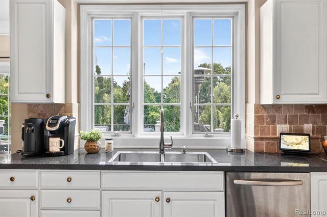 50295 Fellows Hill Drive, Plymouth, MI 48170