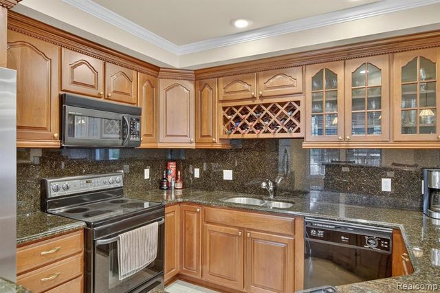 50295 Fellows Hill Drive, Plymouth, MI 48170
