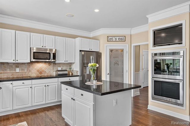 50295 Fellows Hill Drive, Plymouth, MI 48170