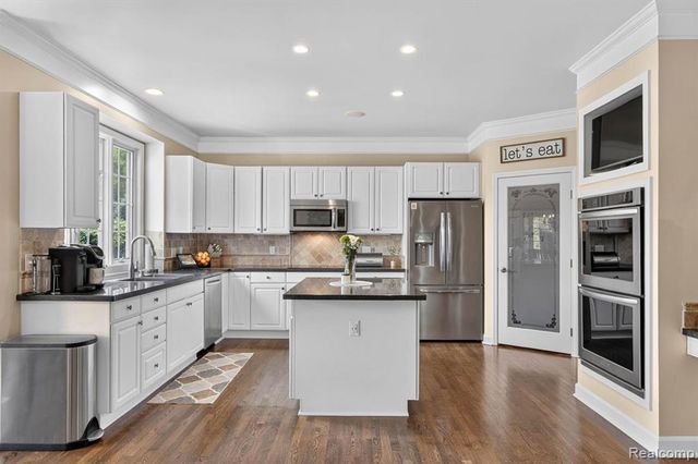 50295 Fellows Hill Drive, Plymouth, MI 48170