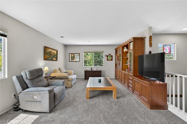 12312 Edgecliff Ave, Sylmar, CA 91342