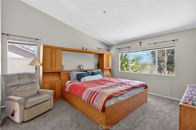 12312 Edgecliff Ave, Sylmar, CA 91342