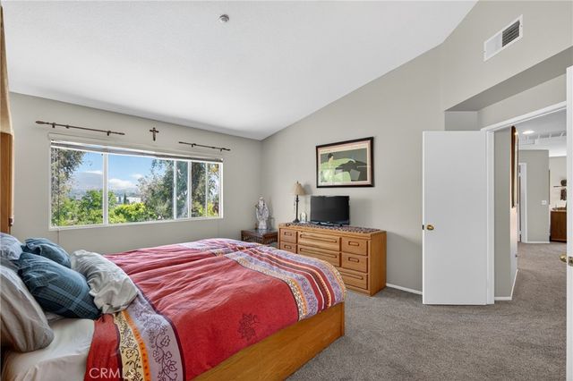 12312 Edgecliff Ave, Sylmar, CA 91342