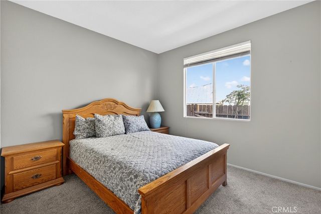 12312 Edgecliff Ave, Sylmar, CA 91342