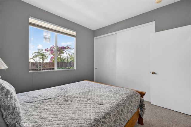 12312 Edgecliff Ave, Sylmar, CA 91342