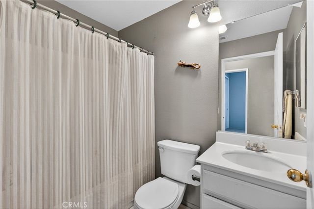 12312 Edgecliff Ave, Sylmar, CA 91342