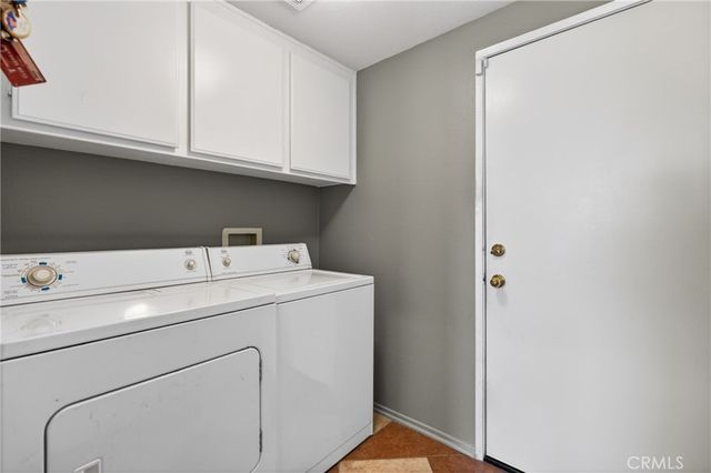 12312 Edgecliff Ave, Sylmar, CA 91342