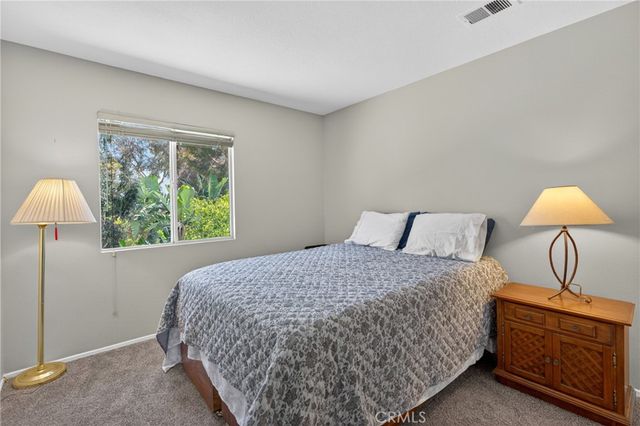 12312 Edgecliff Ave, Sylmar, CA 91342