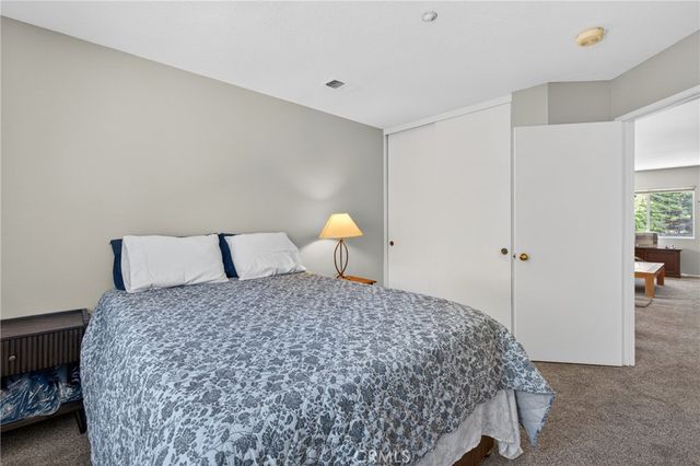 12312 Edgecliff Ave, Sylmar, CA 91342