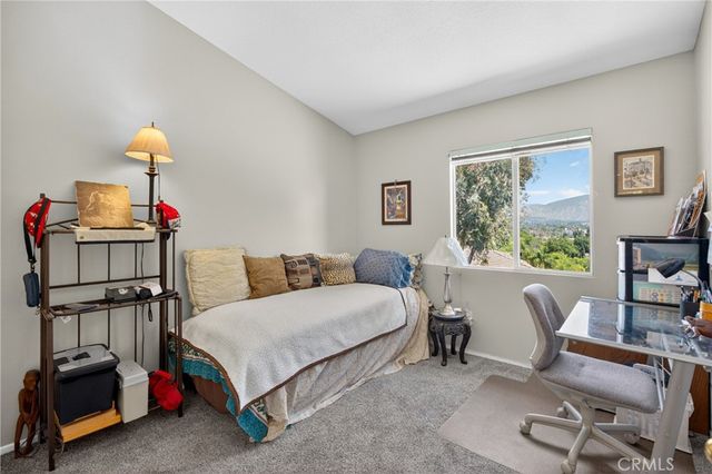 12312 Edgecliff Ave, Sylmar, CA 91342