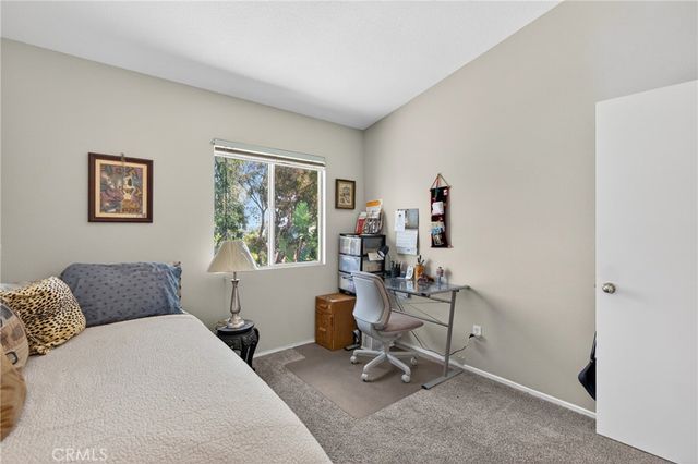 12312 Edgecliff Ave, Sylmar, CA 91342