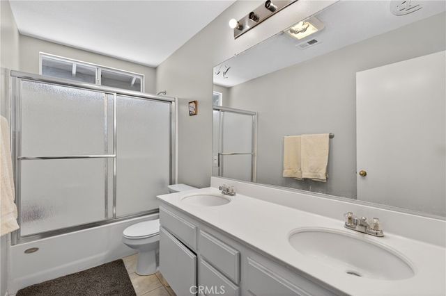 12312 Edgecliff Ave, Sylmar, CA 91342