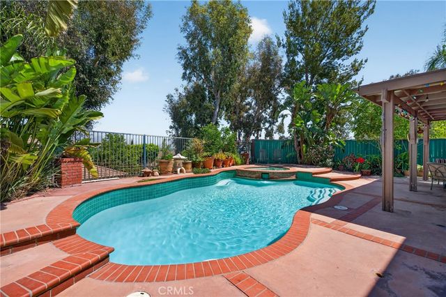 12312 Edgecliff Ave, Sylmar, CA 91342